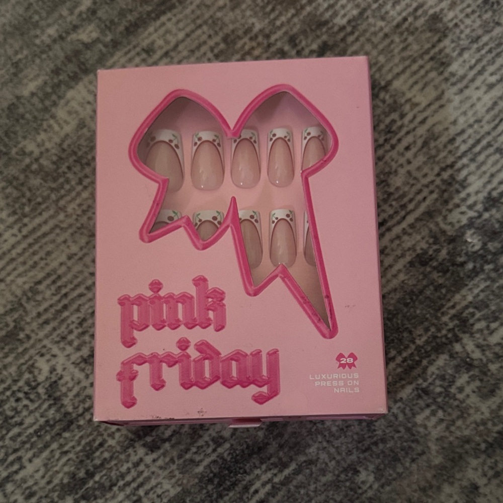 NICKI MINAJ  Pink Friday Press-On Nails